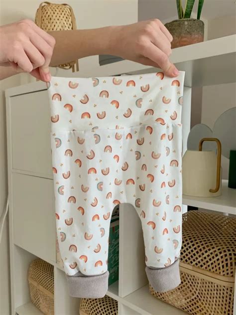 Coudre un pantalon évolutif pour bébé avec un patron gratuit